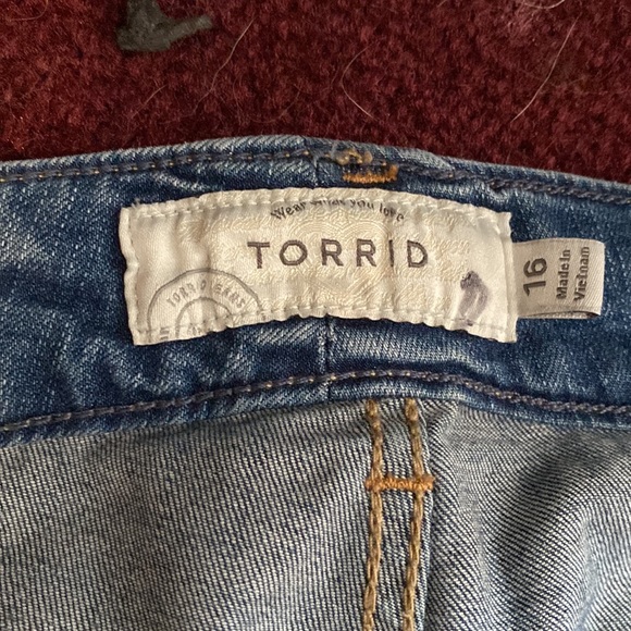 Torrid girlfriend jeans - Picture 2 of 3